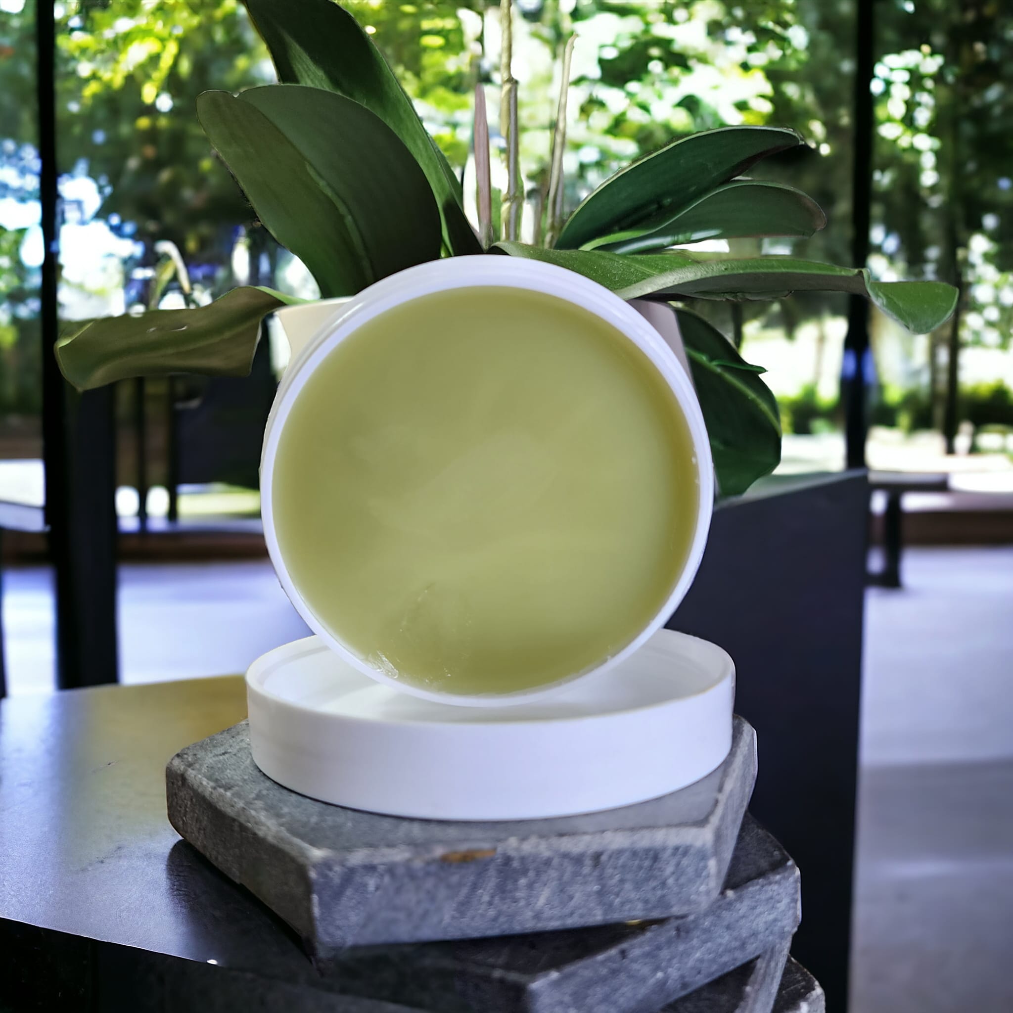 Hydrating pomade